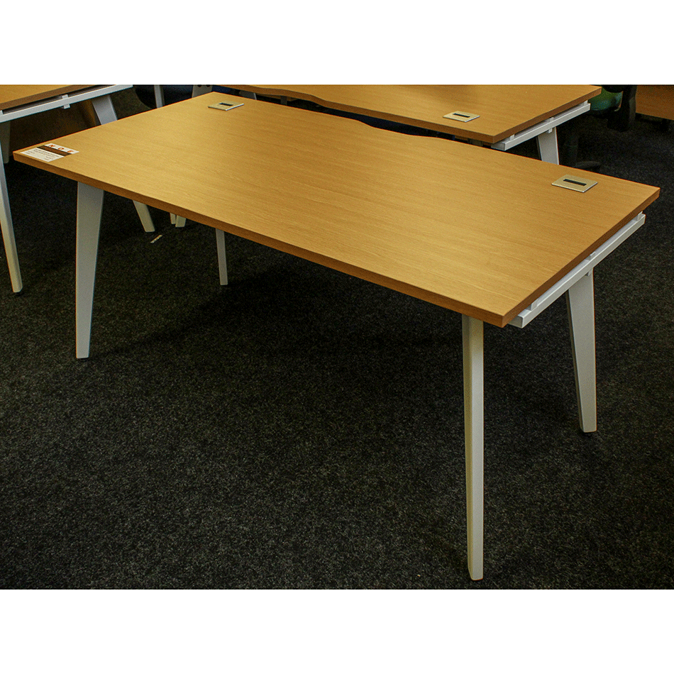 Used 1600 Karbon Bianco Bench Desk Oak/White